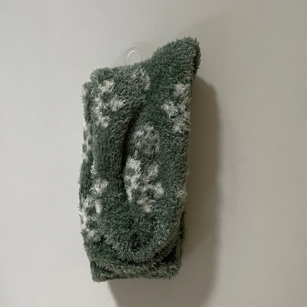 Auden Cozy Crew Socks Green White Soft
